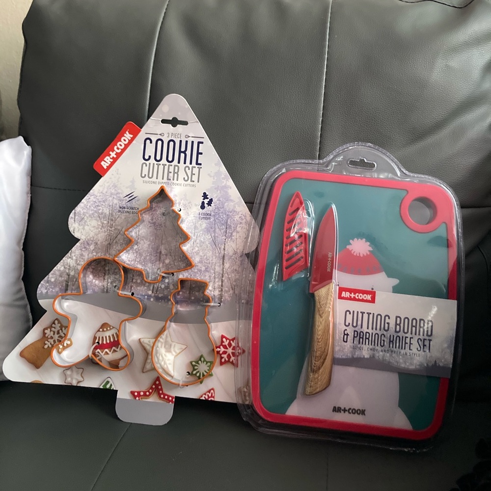 Cookie cutters and cutting board with knife sets